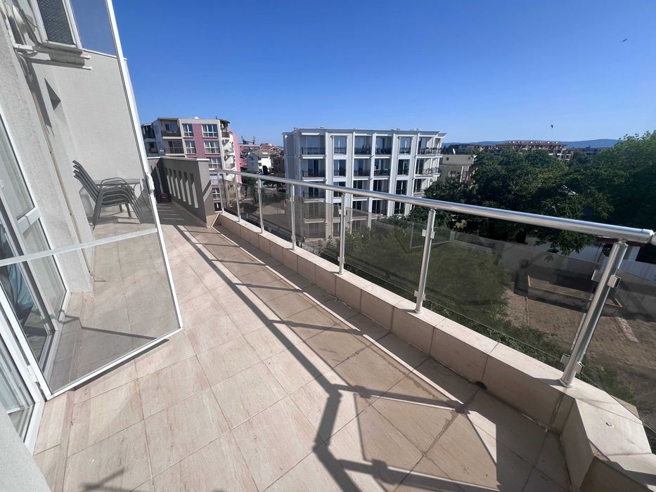 Двустаен апартамент с гледка море в Равда