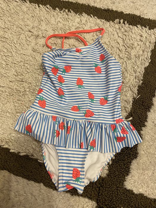 Vand lot costume de baie fetite 2 ani, marimea 92-98 stare f buna