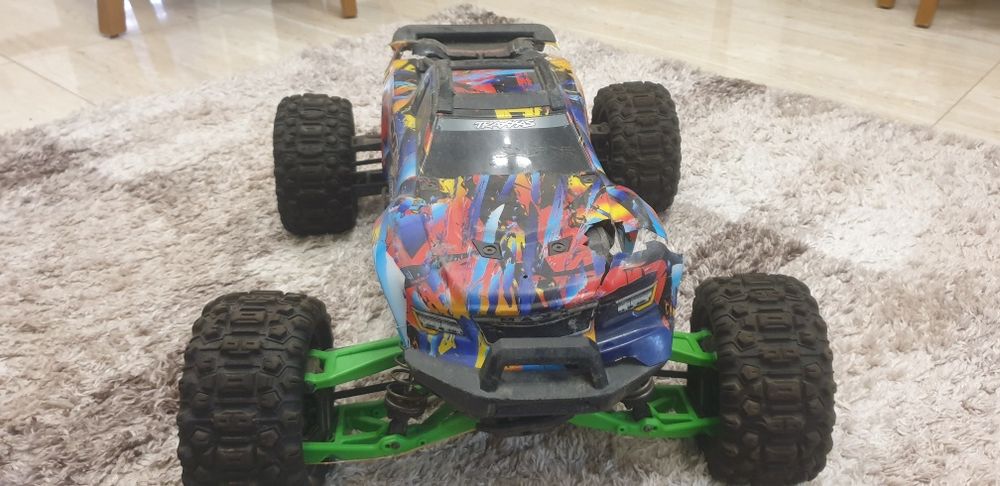 Traxxas maxx v2 4s цена до края на месеца