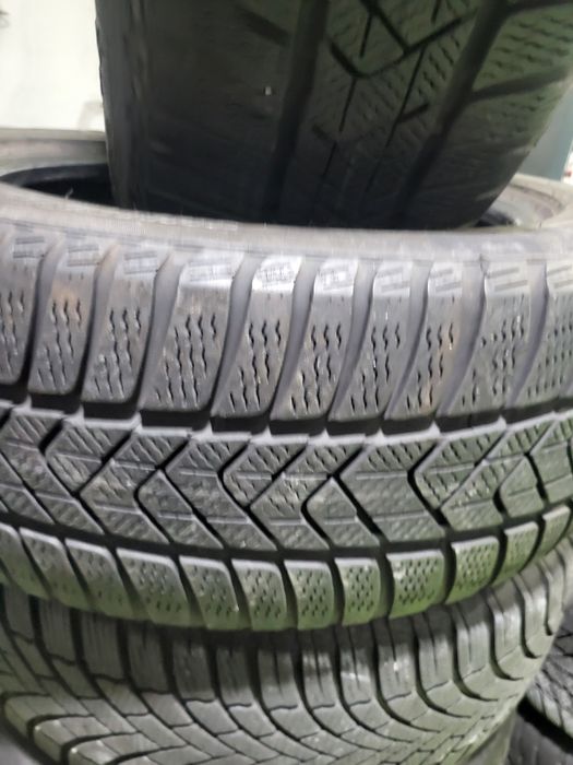 2 бр зимни 225/55/17 Pirelli