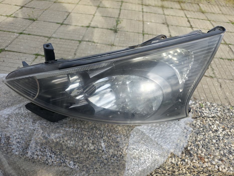 Ляв фар Mitsubishi grandis.