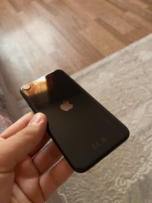 Продам iphone se 2020