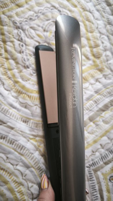 Преса за коса Remington Keratin Protect S8598, Керамично покритие, 230°C, Сива
