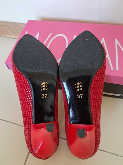 Дамски червени обувки с ток