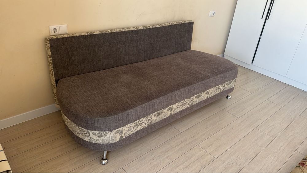 Продам Диван  20.0000