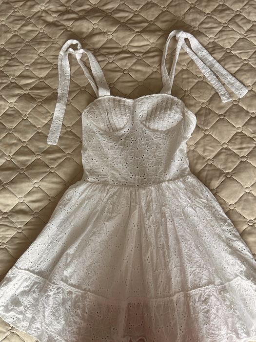 Лятна бяла рокля