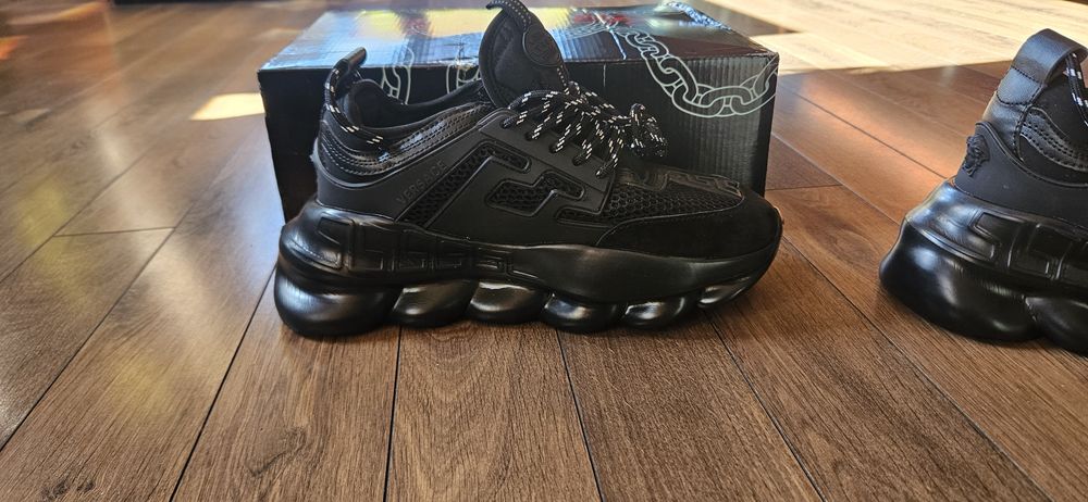versace chain reaction