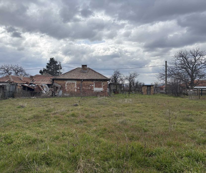 КЪЩА с ГОЛЯМ ДВОР в с. Васил Левски