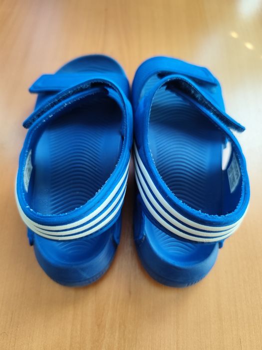 Adidas сандали 32