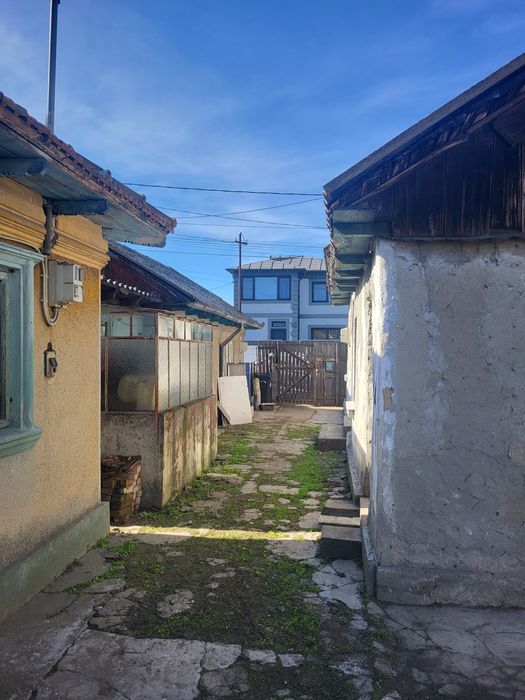 Vând/schimb teren intravilan 356 mp cu 3 corpuri de