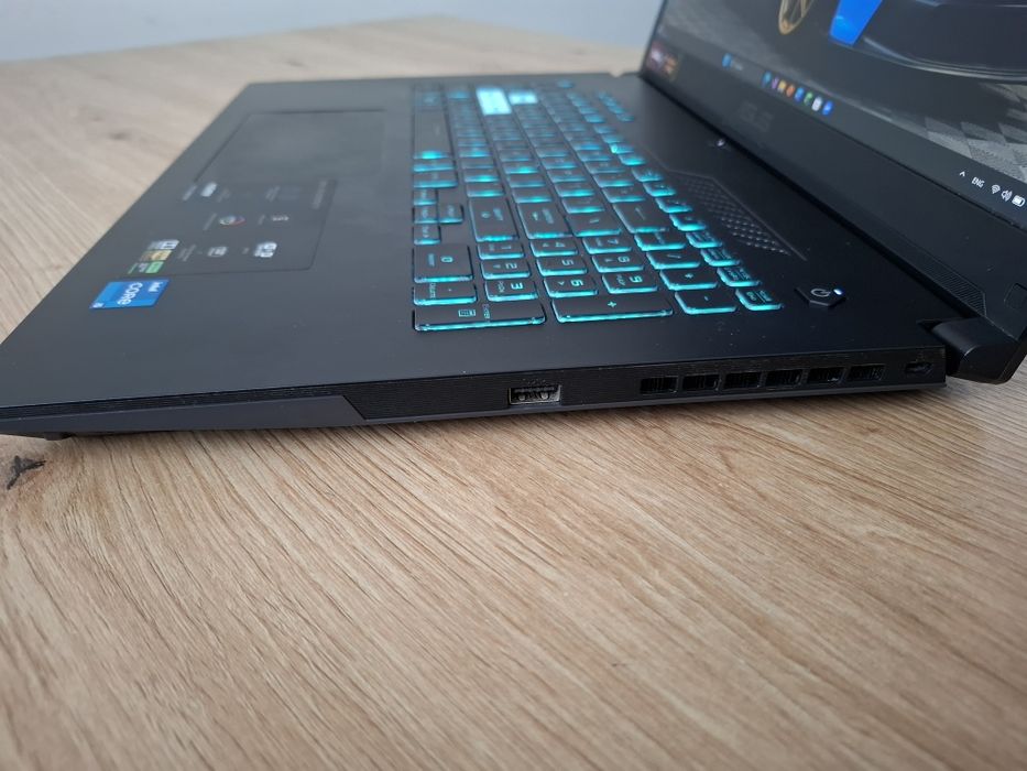 Продавам лаптоп ASUS TUF Gaming F17 (2022) - FX707ZC4-HX014