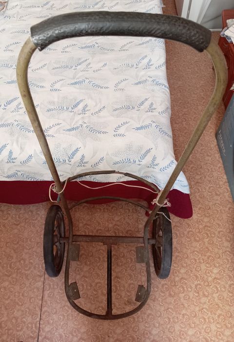 Продам железную тележку.