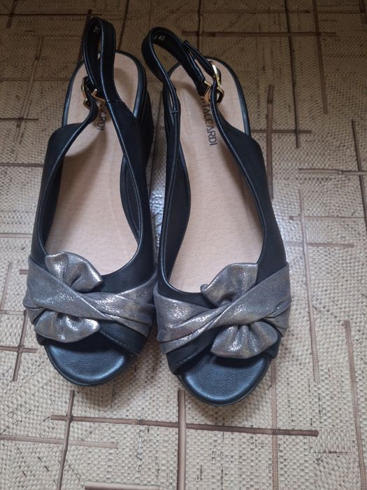 Босоножки новые Taccardi