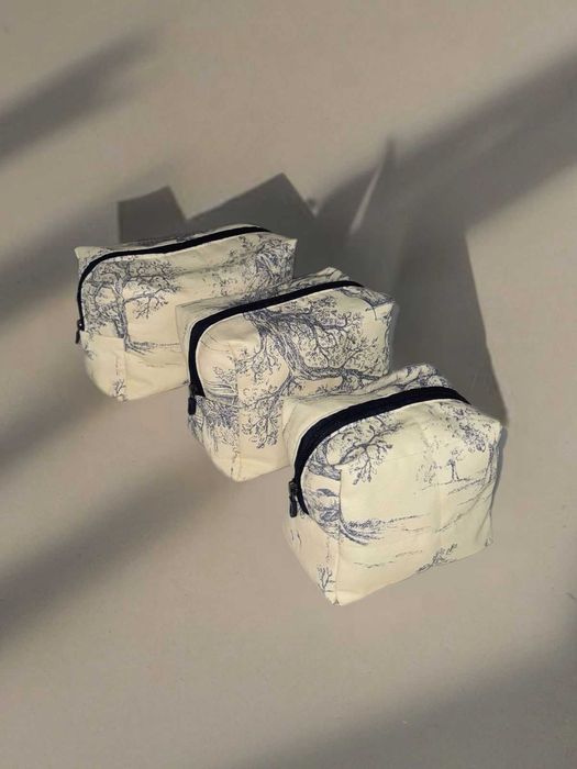 Продам косметички Диор и др.