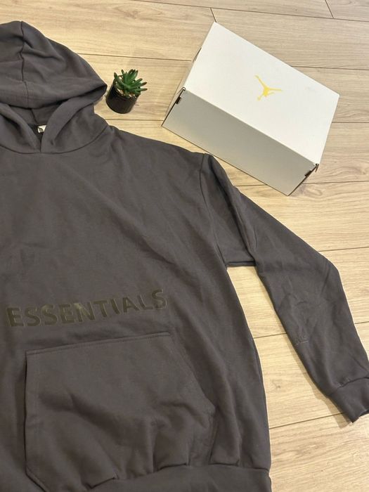 Vând urgent bluza essentials fear of god