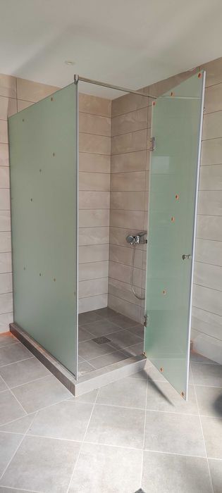 Паравани за баня и стъклени врати от закалено стъкло 8мм. 10мм.