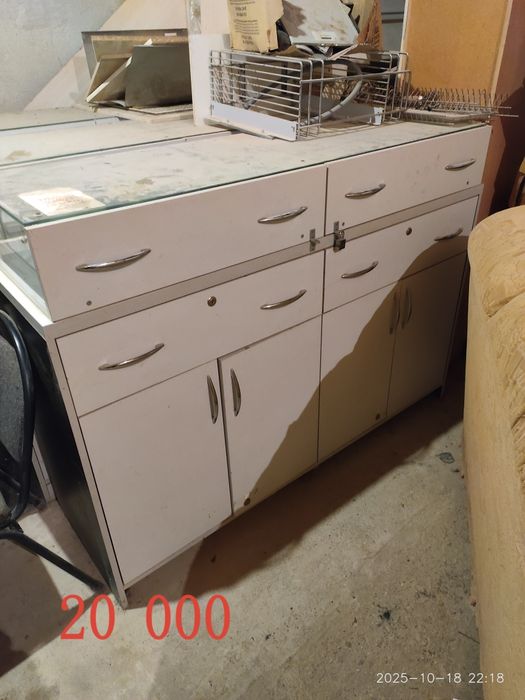 Продам шкафы и тумбы