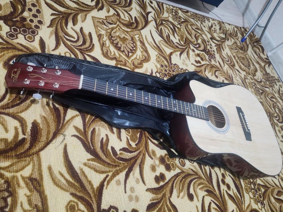 Гитара в хорошем состоянии