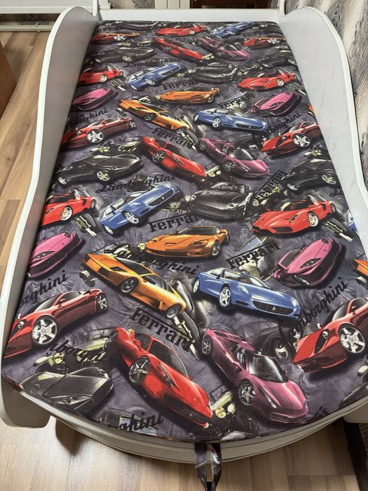 Детская кровать-машинка