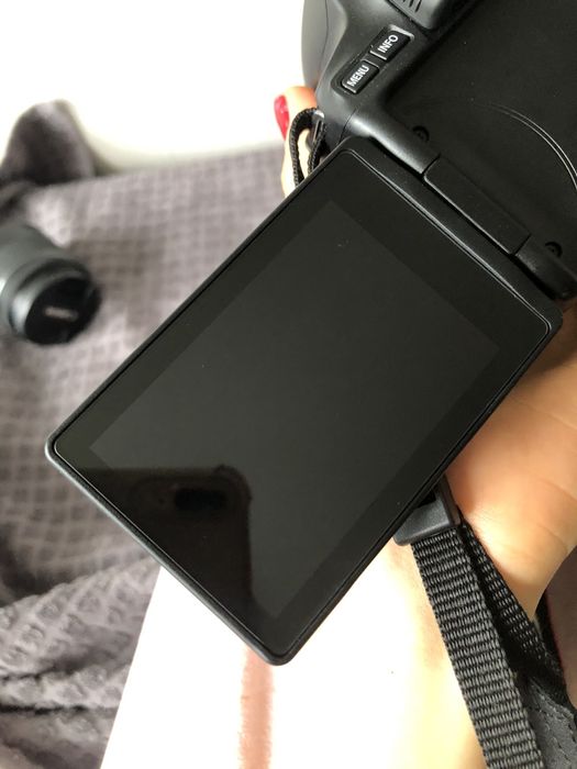 СРОЧНО Продам. камера( фотоаппарат )Canon 250D