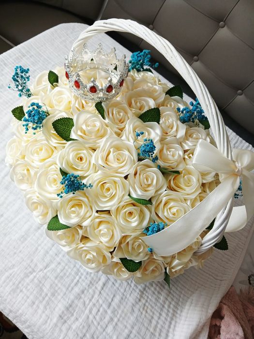 Цветы из атласных розы