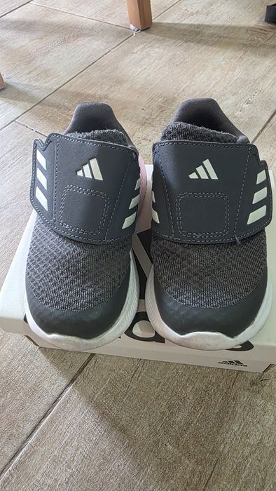 Adidas Fetiță mărime 23 Cloudfoam