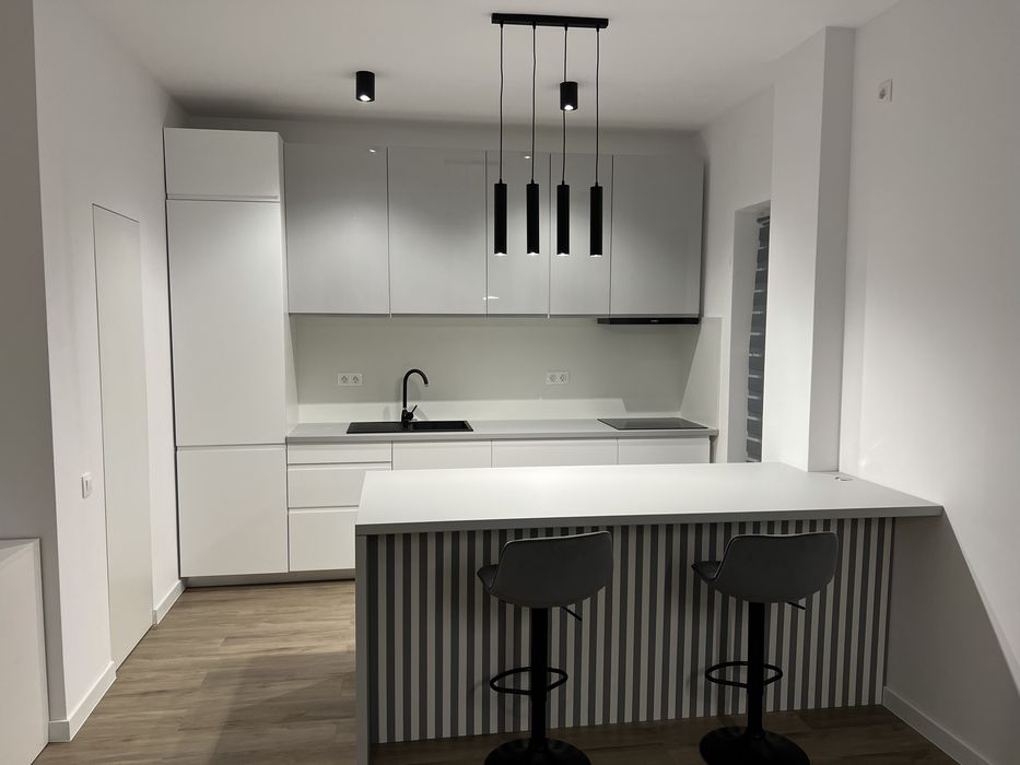 Apartament 2 camere de vânzare-central-bloc nou-parcare subterană