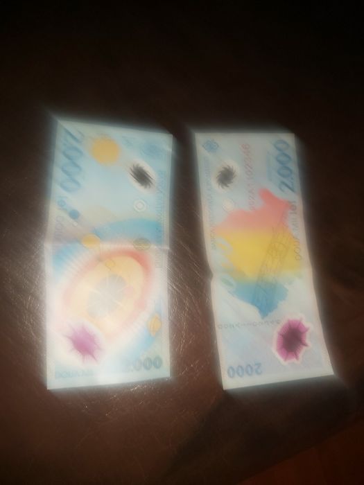Bancnote 2000 lei cu eclipsa