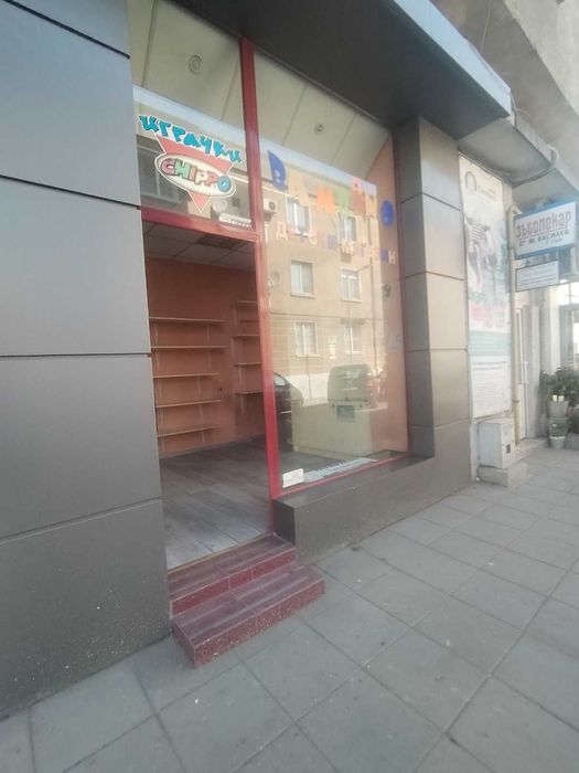 Продава се Магазин в Разград, Център - 20 кв.м за 8000 €/кв.м - Снимка #3