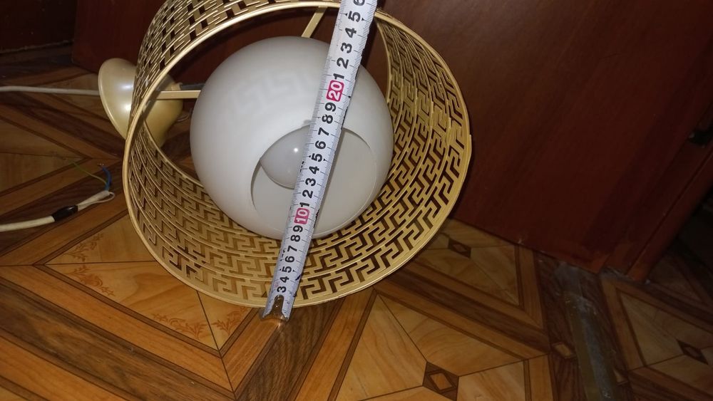 Продам Люстру с плафоном потрон рабочий.