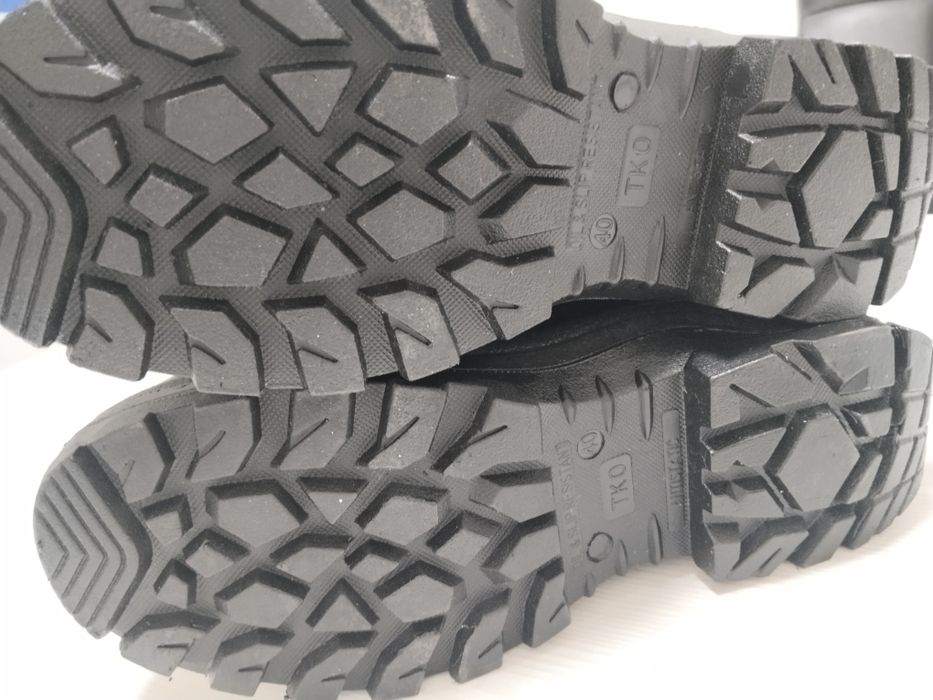 Ботинки с высоким берцем