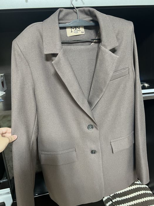 Костюм женский: пиджак и юбка