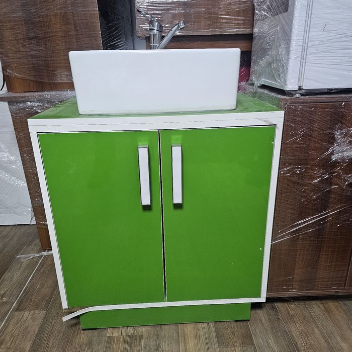 Тумба с раковиной.