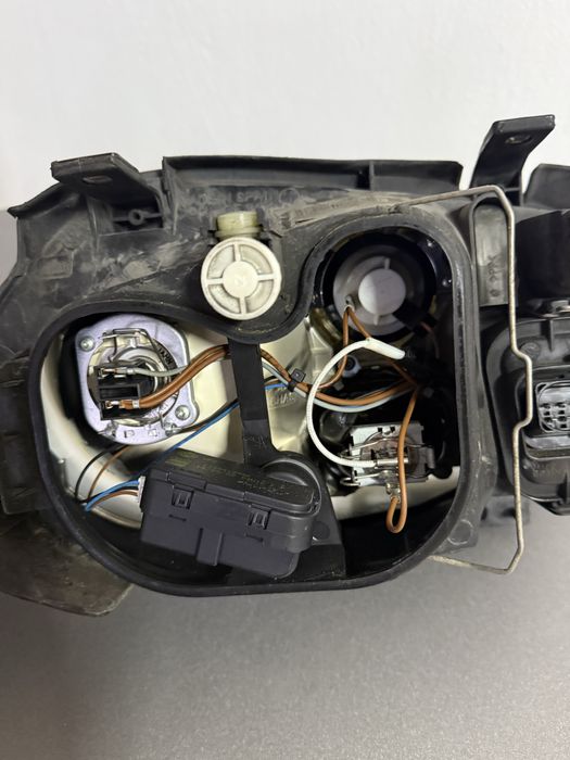 оригинални фарове за Golf 4 с лупа халоген