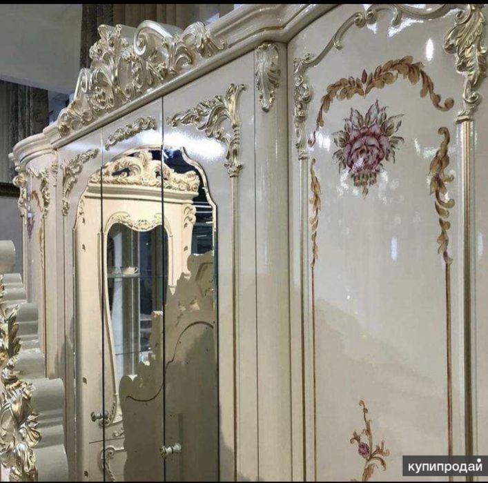 Продаю шкаф и комод с зеркалом