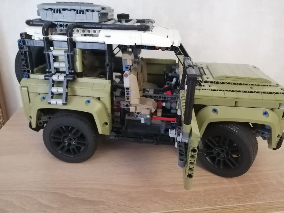 Lego technic Landrover Defender 42110