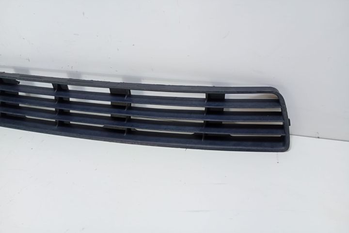 Grila  bara fata 8D0807683 Audi A4 B5 (facelift) seria