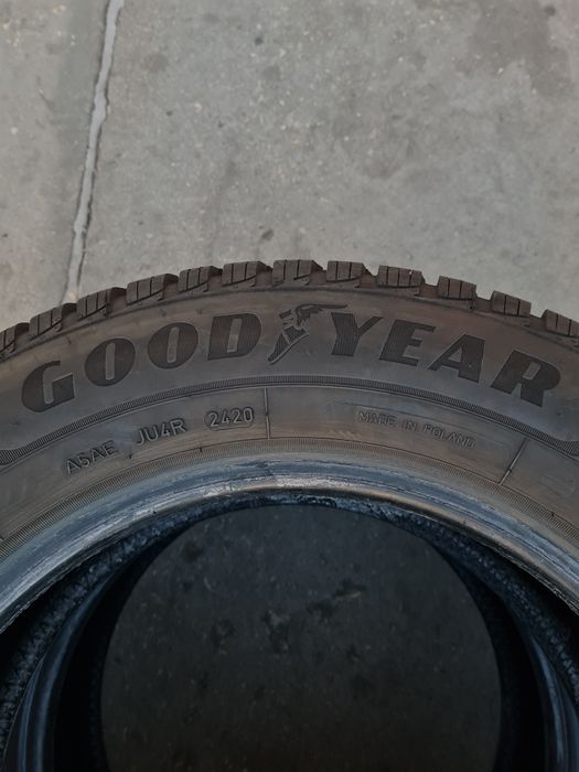 Зимни гуми 2 броя GOODYEAR UltraGrip9+ 195 65 R15 дот 2420