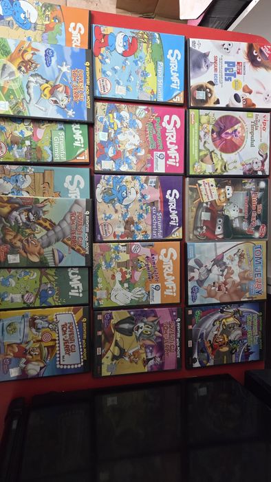 Vand colectie 60 DVD uri filme (35) si desene animate (25) originale