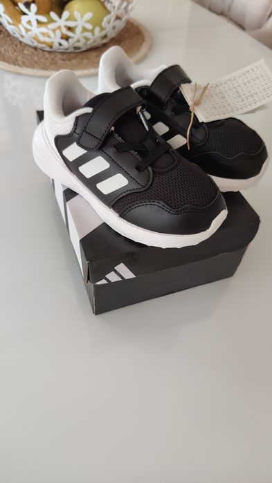 Нови маратонки Adidas/26