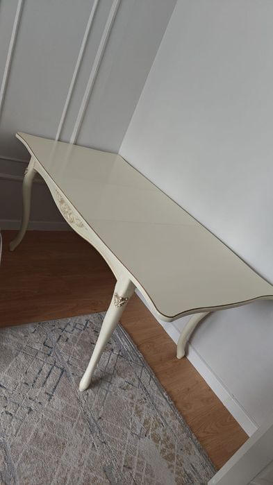 Стол в отличном состоянии