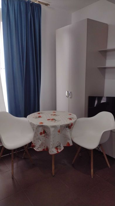 inchiriez garsoniera cu terasa IN CENTRU ,langa CASA MODEI