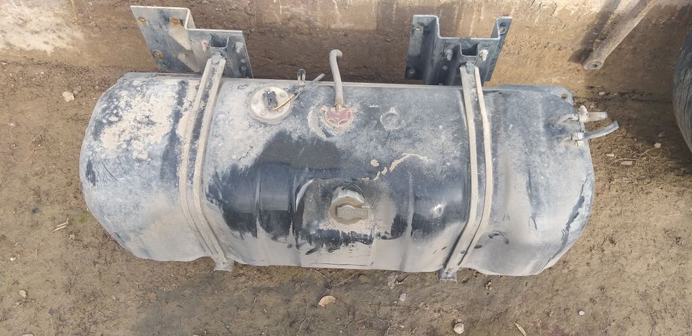 ISUZU bak 110 litrli sotiladi 700 ming so'm