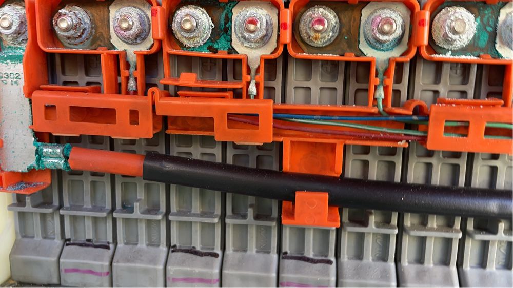 Reconditionare baterii hybrid.