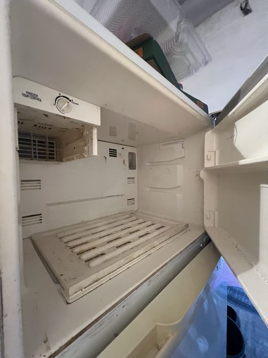 Холодильник большой