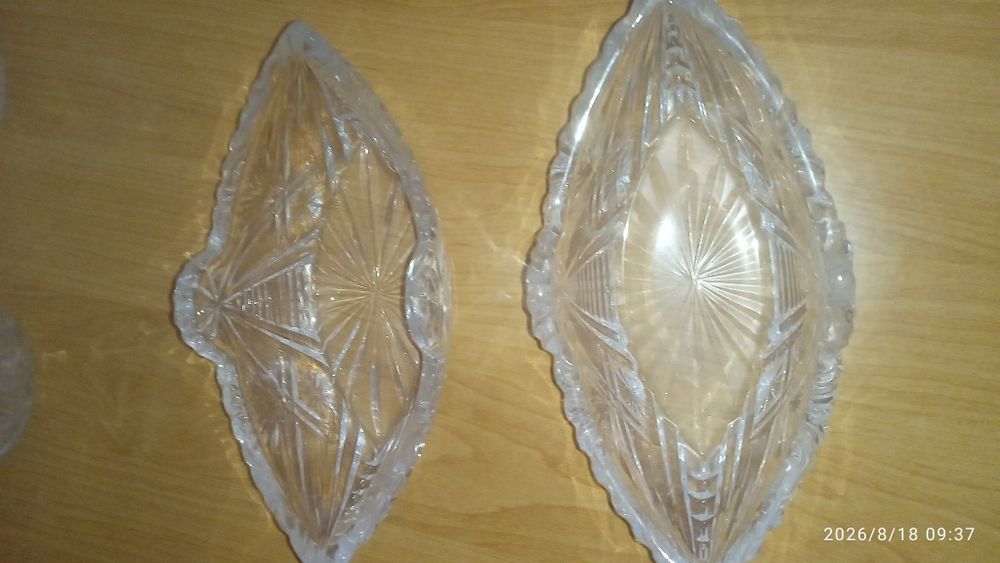 Продам хрустальные вазы, салатники.