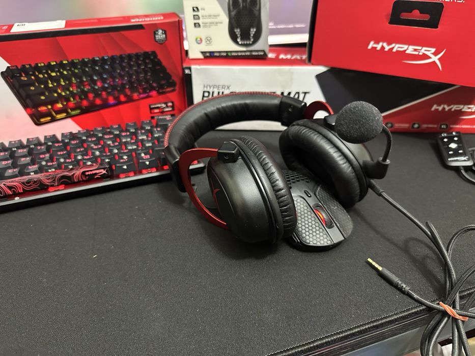 Клава; коврик; мышка;наушник от HyperX