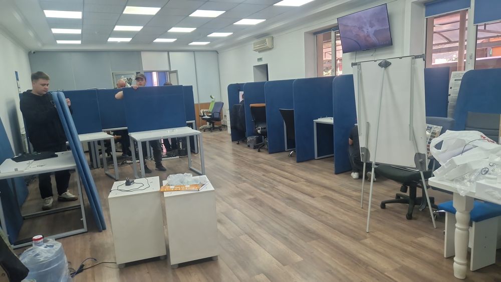 Столы с мягкими перегородками