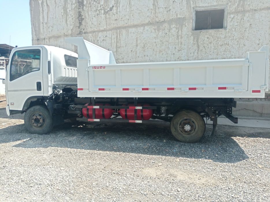 Isuzu samosval 2008