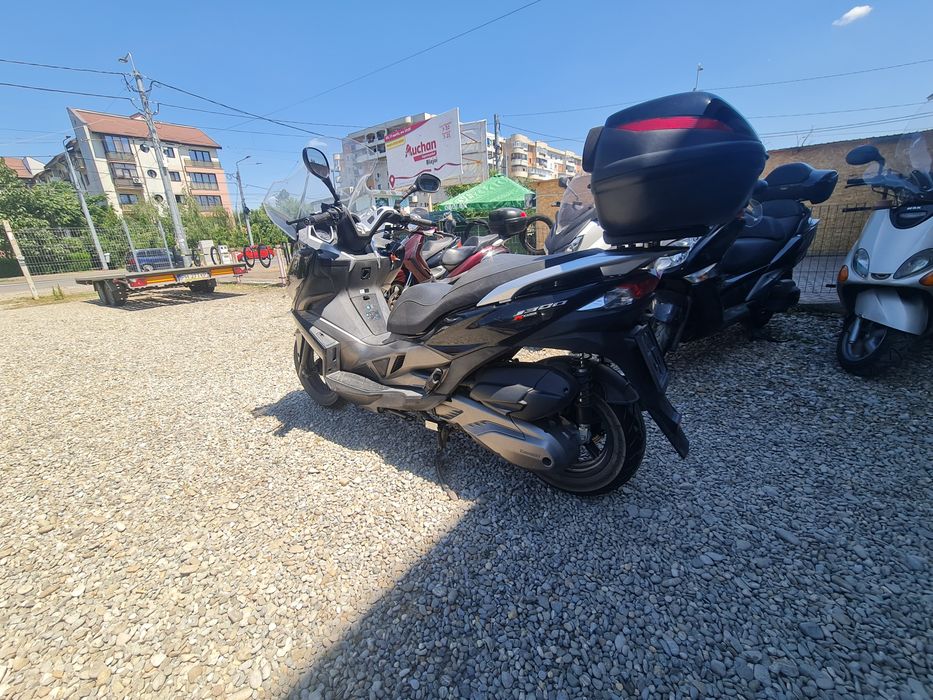 Vind scuter Kawasaki R-300